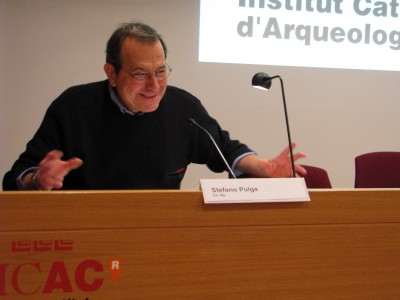 Stefano Pulga durant la seva conferència a la Sala d'actes de l'ICAC.
