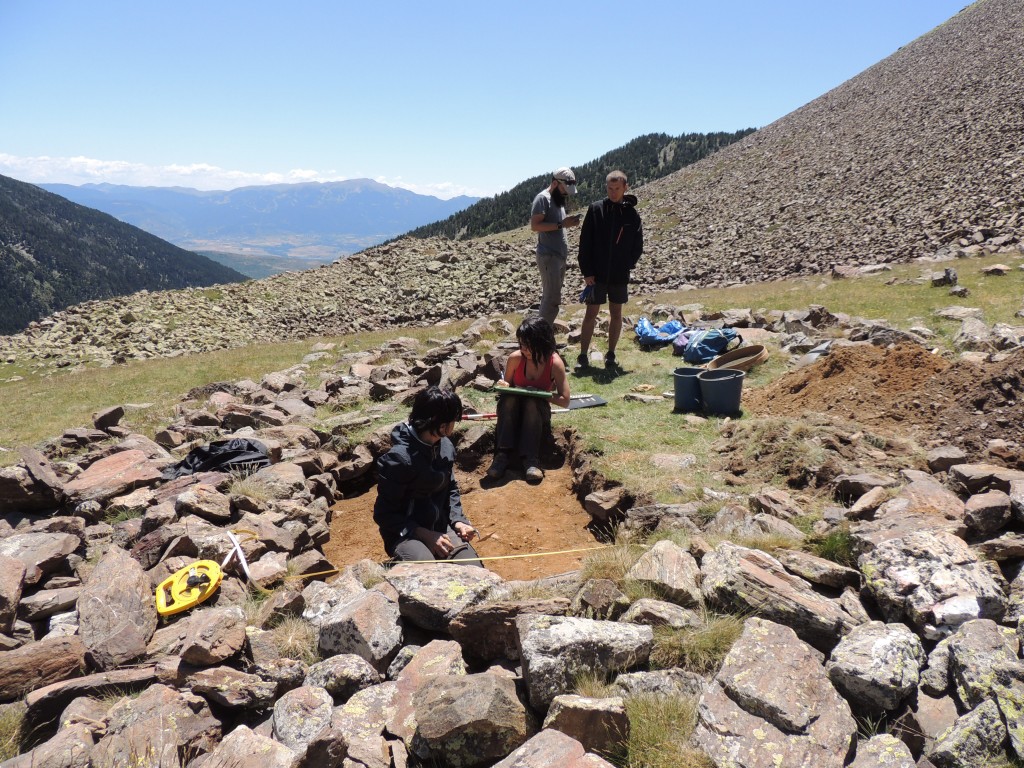 Treballs arqueològics a l’estructura 023 al jaciment de Duran I (Meranges), juliol de 2019. Foto: ICAC