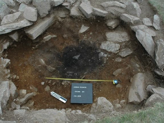 Restes de la llar de foc del neolític a Aigols Podrits II (Capçalera del Freser). Foto: ICAC, 2016.
